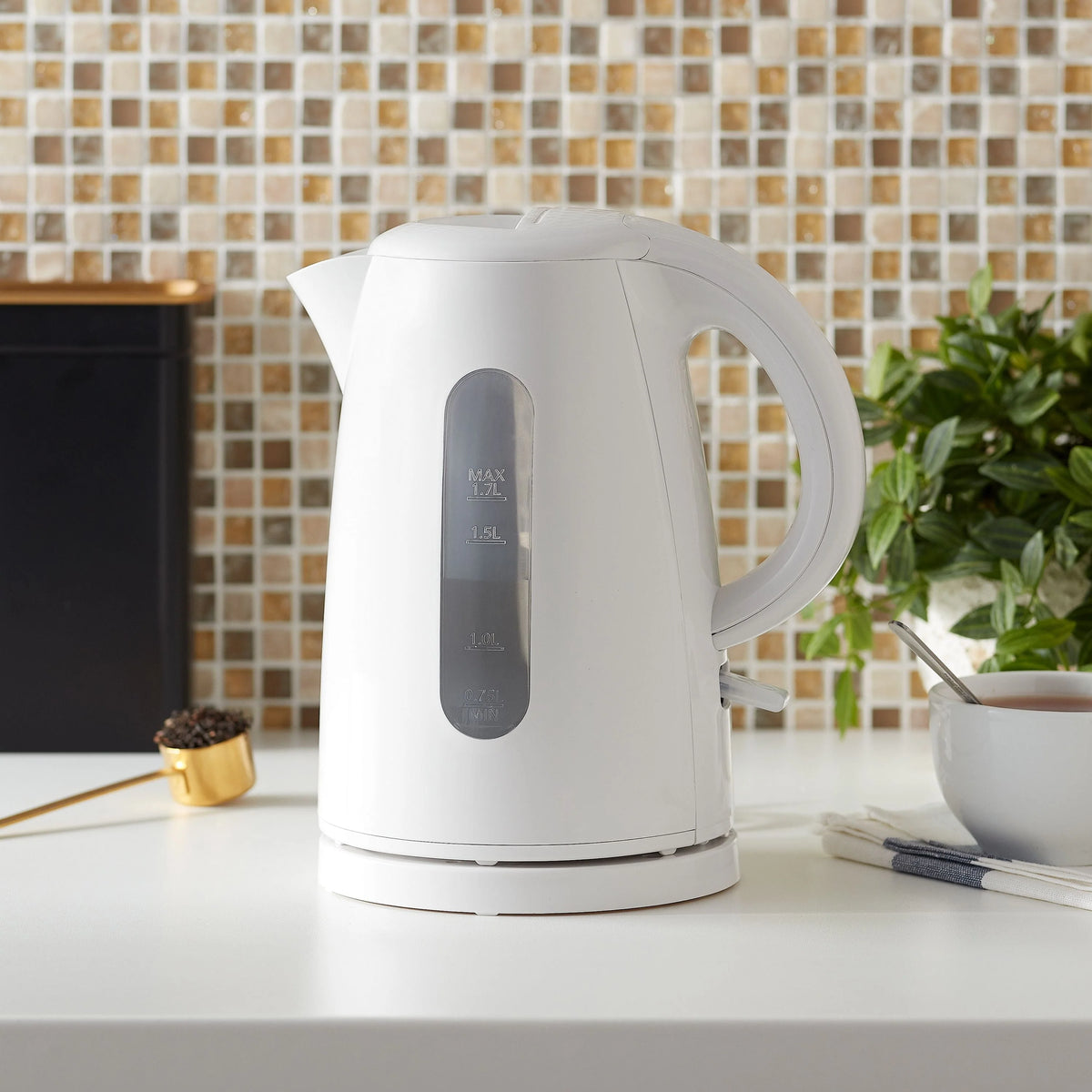 1.7 Liter White Electric Kettle F964560